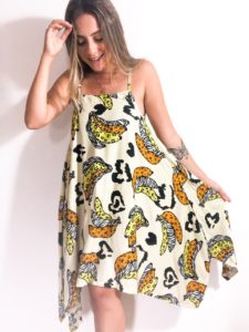 Vestido assimétrico com alça ajustável